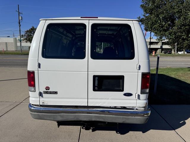 Ford Econoline E250 2002 Ford Econoline E250 2002