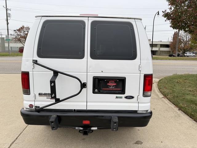 2014 Ford E-250 photo 5