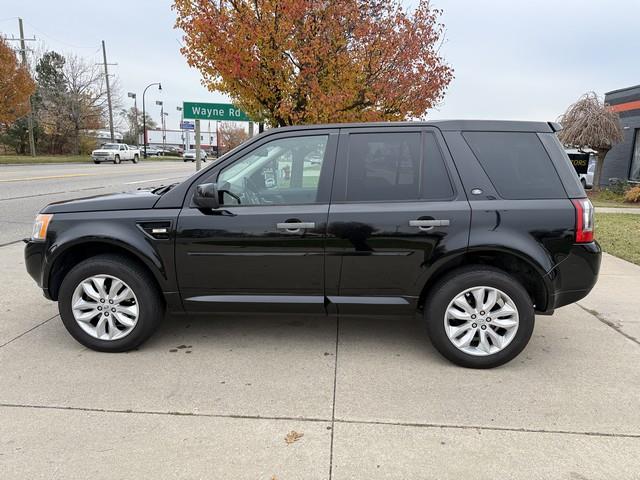 2011 Land Rover LR2 HSE photo 8