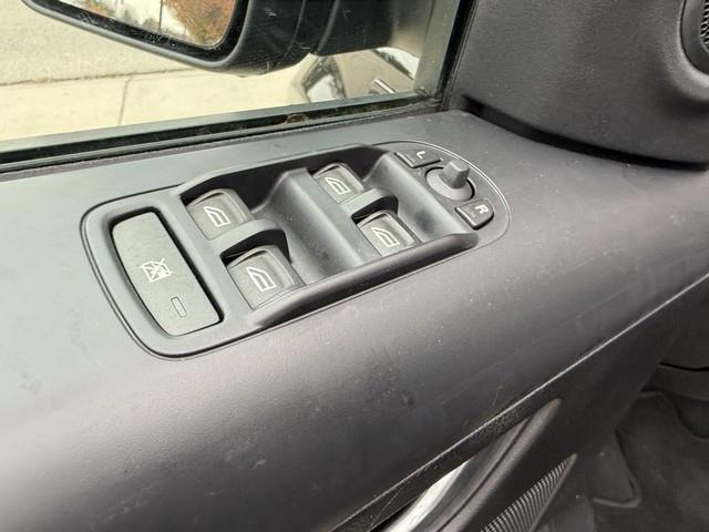 2011 Land Rover LR2 HSE photo 14