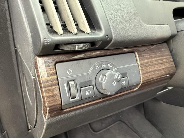 2011 Land Rover LR2 HSE photo 16