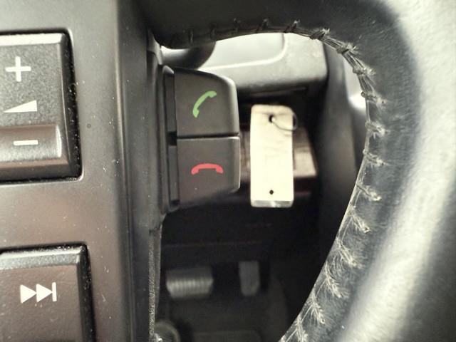 2011 Land Rover LR2 HSE photo 24