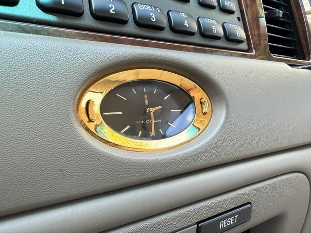 Lincoln Town Car Cartier 2001