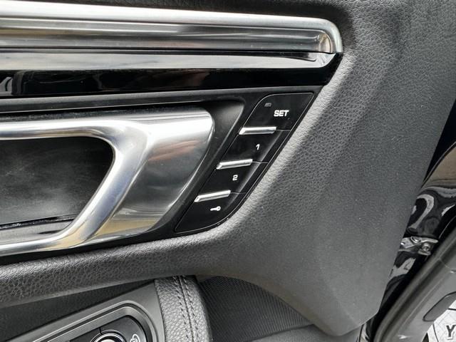 2015 Porsche Macan S photo 14