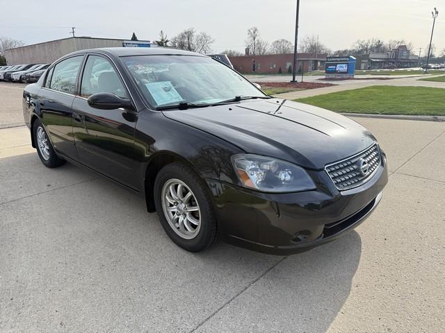 2005 Nissan Altima 2.5 SL photo 2