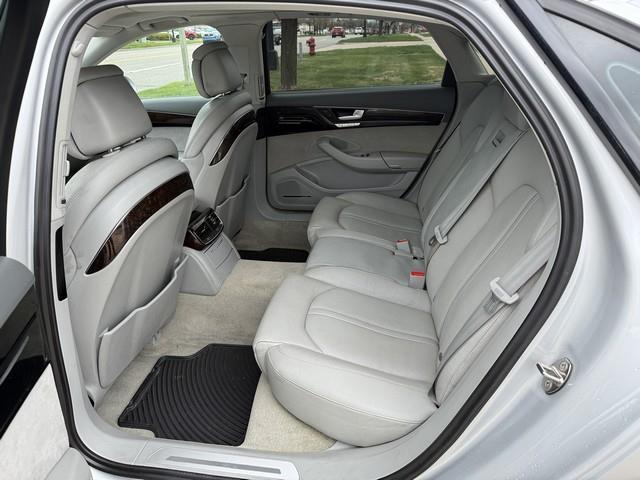 Audi A8 4.2L quattro 2012