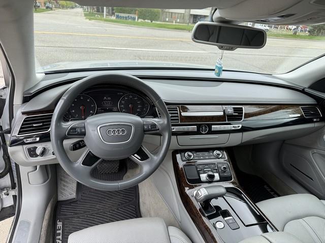 Audi A8 4.2L quattro 2012