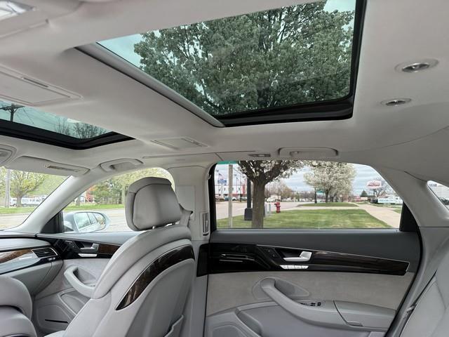 Audi A8 4.2L quattro 2012