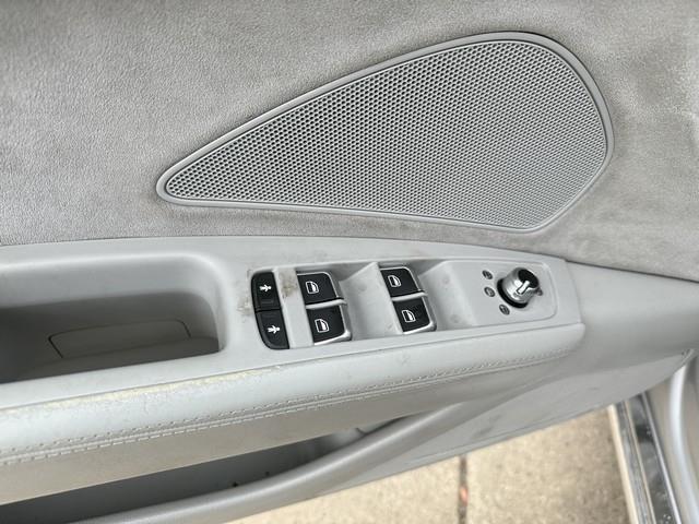 Audi A8 4.2L quattro 2012