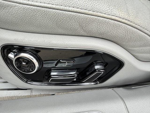 Audi A8 4.2L quattro 2012