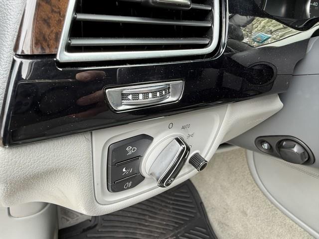 Audi A8 4.2L quattro 2012