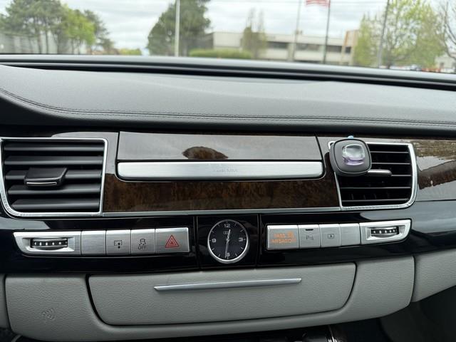 Audi A8 4.2L quattro 2012