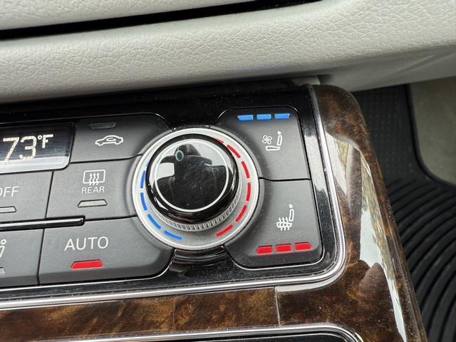 Audi A8 4.2L quattro 2012