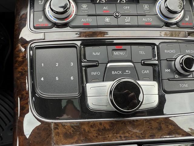 Audi A8 4.2L quattro 2012