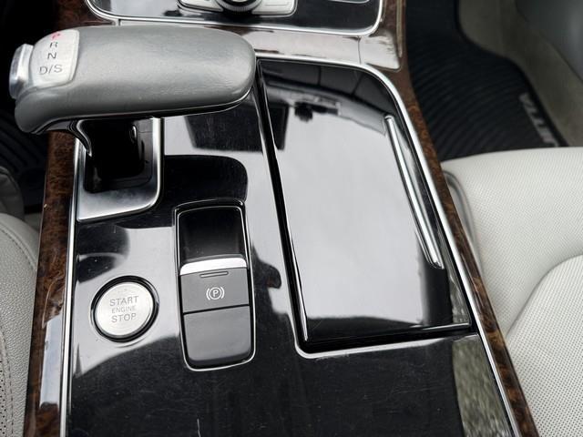 Audi A8 4.2L quattro 2012