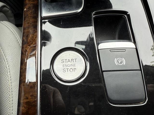 Audi A8 4.2L quattro 2012