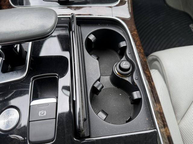 Audi A8 4.2L quattro 2012