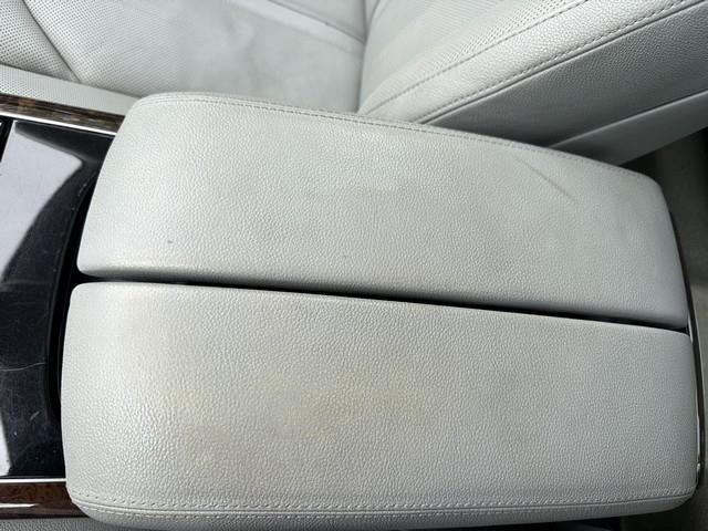 Audi A8 4.2L quattro 2012