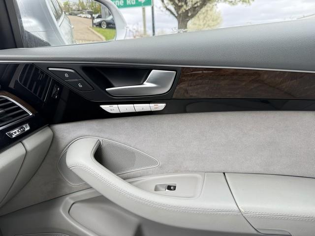 Audi A8 4.2L quattro 2012