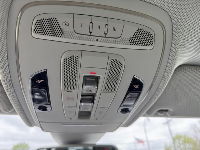 Audi A8 4.2L quattro 2012