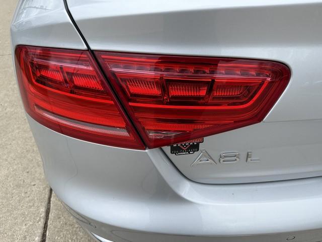 Audi A8 4.2L quattro 2012