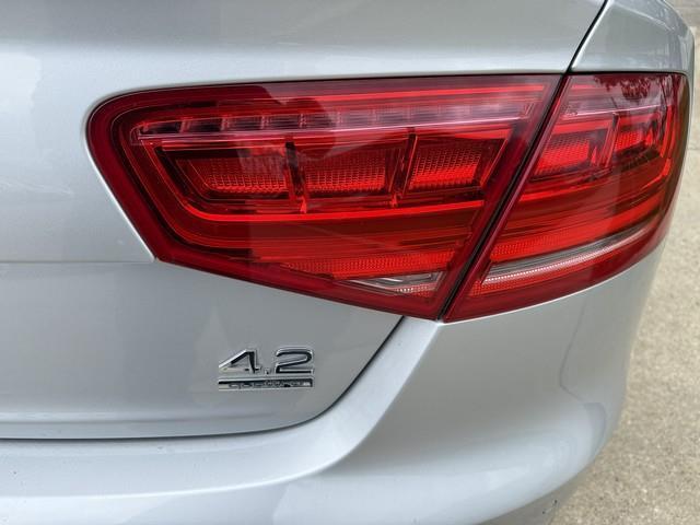 Audi A8 4.2L quattro 2012