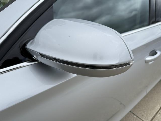 Audi A8 4.2L quattro 2012