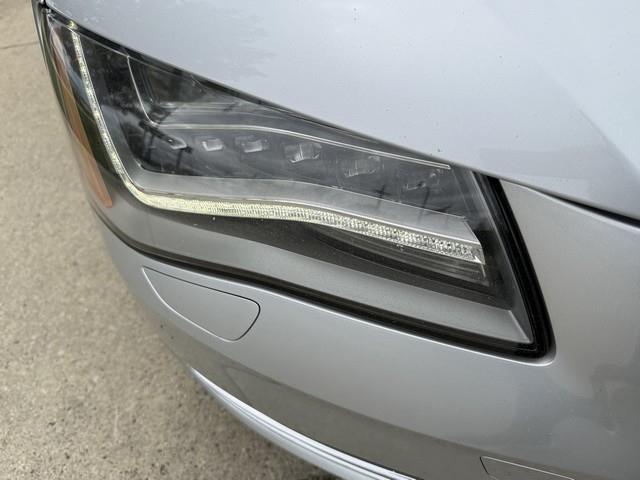 Audi A8 4.2L quattro 2012