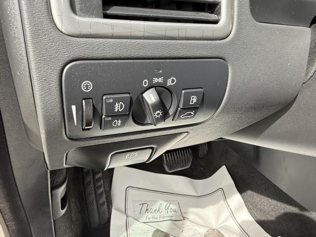 2011 Volvo XC70 3.2 photo 16
