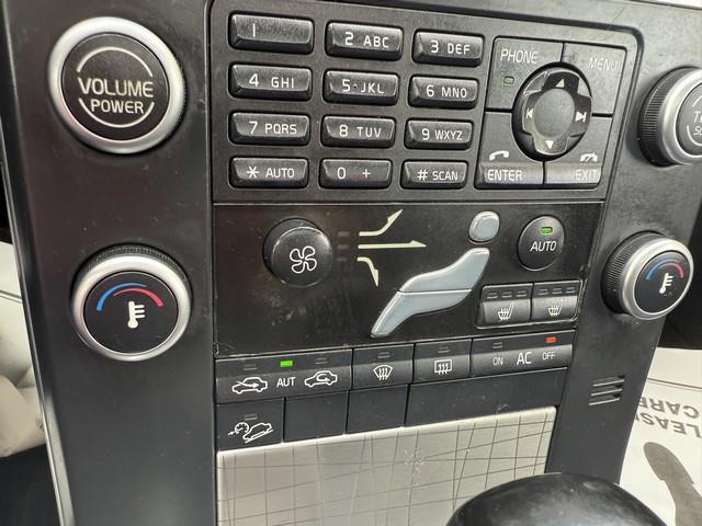 2011 Volvo XC70 3.2 photo 23