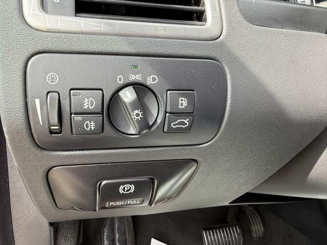 2011 Volvo XC70 3.2 photo 38
