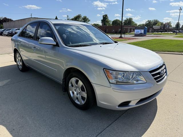 2010 Hyundai Sonata GLS photo 2