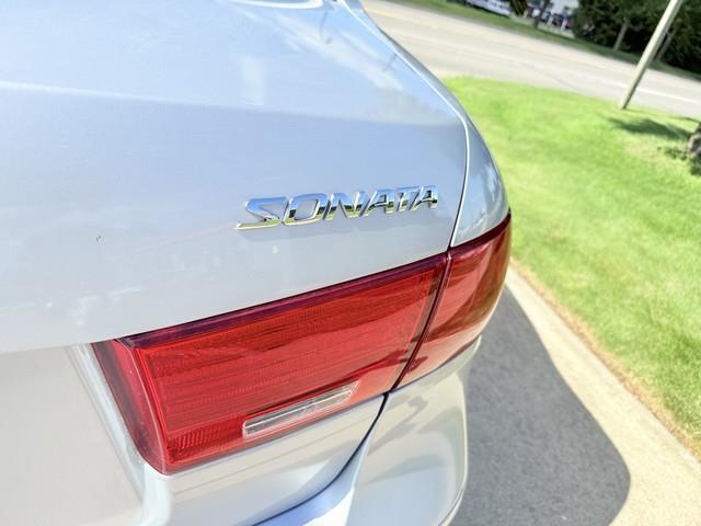 2010 Hyundai Sonata GLS photo 35