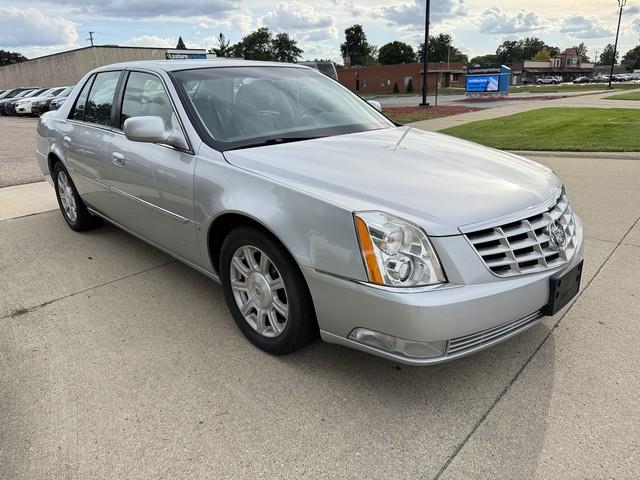 2009 Cadillac DTS Luxury I photo 2