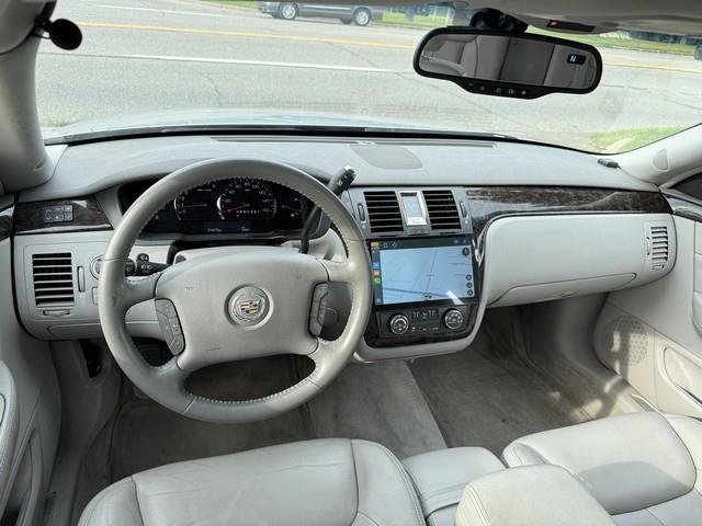 2009 Cadillac DTS Luxury I photo 9