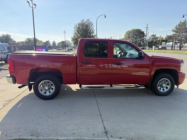Chevrolet Silverado 1500 LS Crew Cab Short Box 2WD 2011 Chevrolet Silverado 1500 LS Crew Cab Short Box 2WD 2011