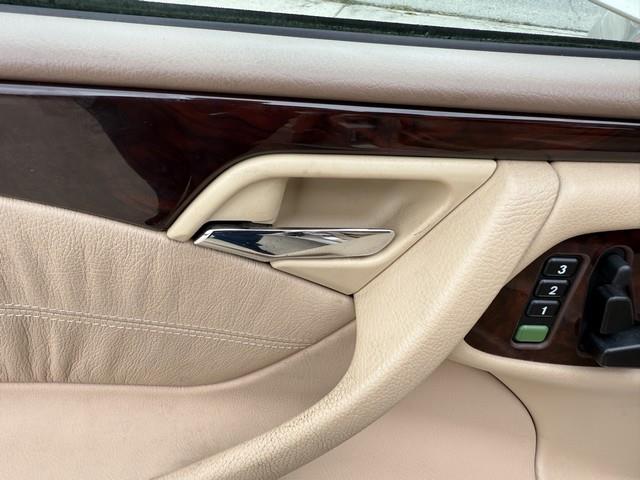 2001 Mercedes Benz E 320 photo 17