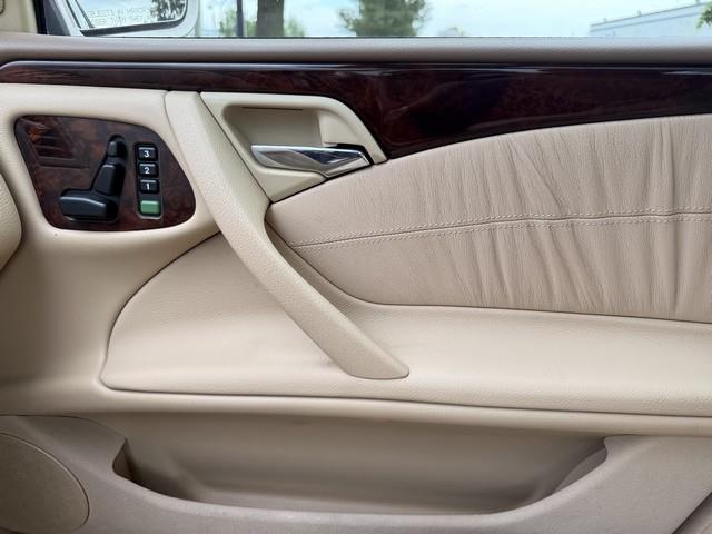 2001 Mercedes Benz E 320 photo 32