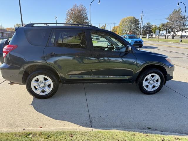 Toyota RAV4 Base I4 4WD 2011 Toyota RAV4 Base I4 4WD 2011