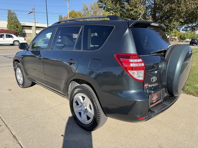 Toyota RAV4 Base I4 4WD 2011 Toyota RAV4 Base I4 4WD 2011