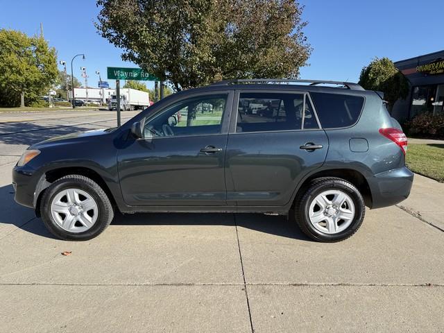 Toyota RAV4 Base I4 4WD 2011 Toyota RAV4 Base I4 4WD 2011