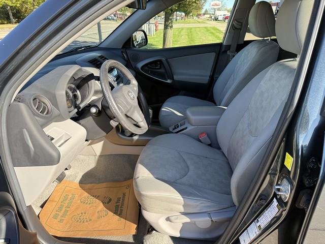 Toyota RAV4 Base I4 4WD 2011 Toyota RAV4 Base I4 4WD 2011