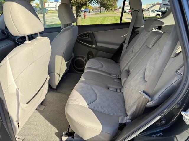 Toyota RAV4 Base I4 4WD 2011 Toyota RAV4 Base I4 4WD 2011