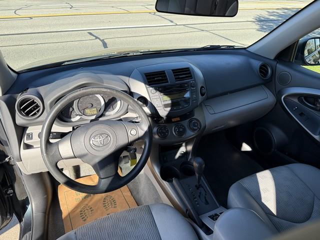 Toyota RAV4 Base I4 4WD 2011 Toyota RAV4 Base I4 4WD 2011