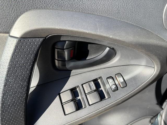 Toyota RAV4 Base I4 4WD 2011 Toyota RAV4 Base I4 4WD 2011