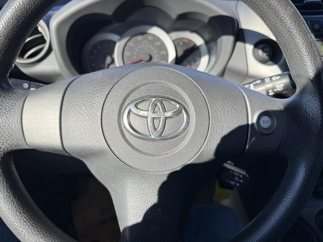 Toyota RAV4 Base I4 4WD 2011 Toyota RAV4 Base I4 4WD 2011