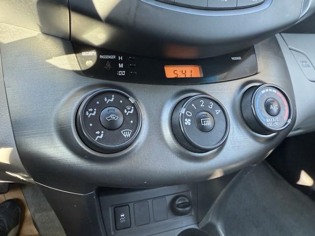 Toyota RAV4 Base I4 4WD 2011 Toyota RAV4 Base I4 4WD 2011