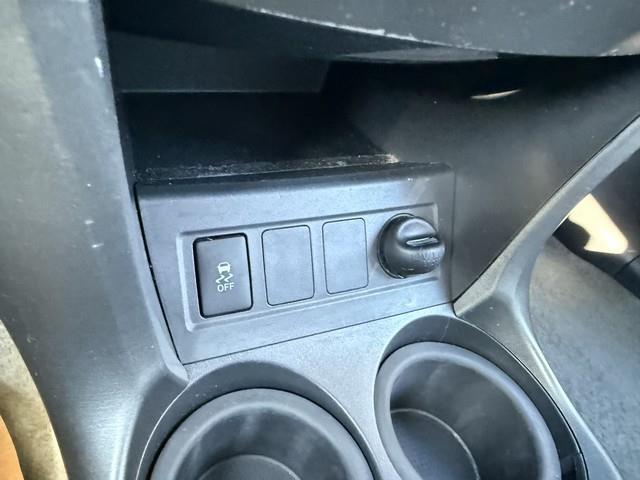 Toyota RAV4 Base I4 4WD 2011 Toyota RAV4 Base I4 4WD 2011