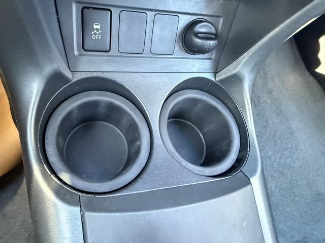 Toyota RAV4 Base I4 4WD 2011 Toyota RAV4 Base I4 4WD 2011