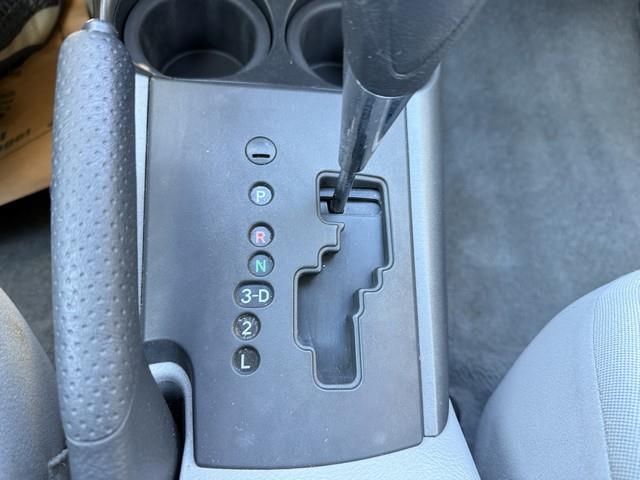 Toyota RAV4 Base I4 4WD 2011 Toyota RAV4 Base I4 4WD 2011